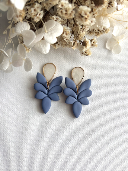 "Elyra" - Denim Blue Szárny Polymer Fülbevaló